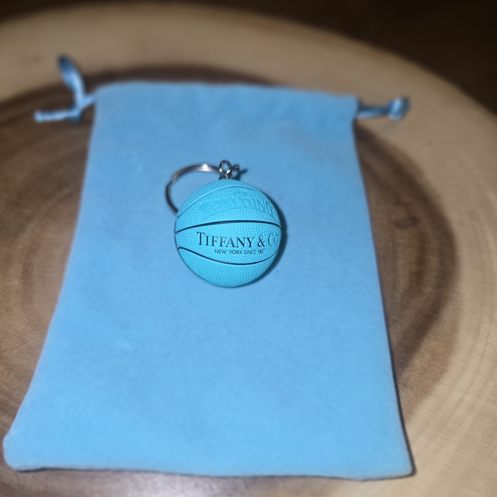 Basketball Keychain - Picture 2 of 3